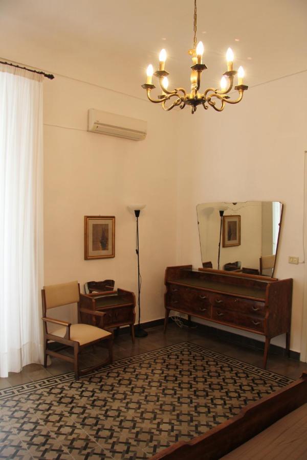 Casa Vacanza Icaros, Ortigia Hictoric Center, 200 Mt From The Beach Syrakusa Exteriör bild