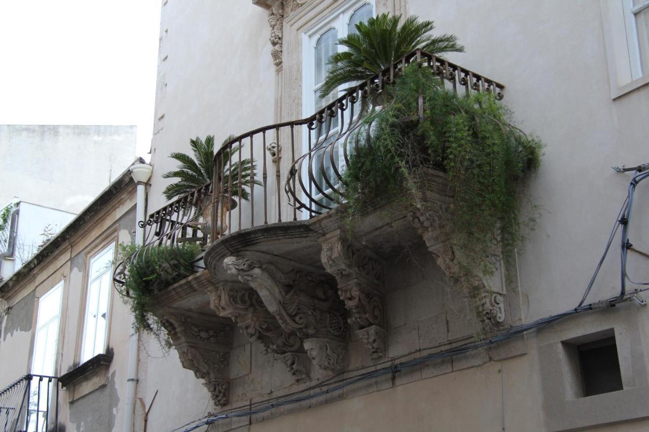 Casa Vacanza Icaros, Ortigia Hictoric Center, 200 Mt From The Beach Syrakusa Exteriör bild