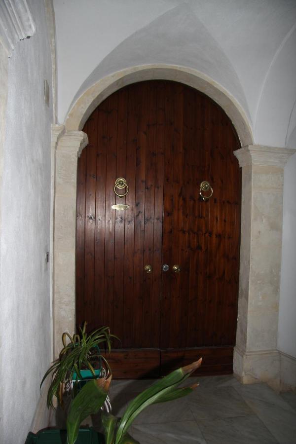 Casa Vacanza Icaros, Ortigia Hictoric Center, 200 Mt From The Beach Syrakusa Exteriör bild